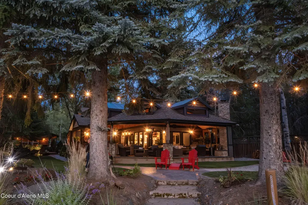 737 Evergreen Road Sagle ID 83860