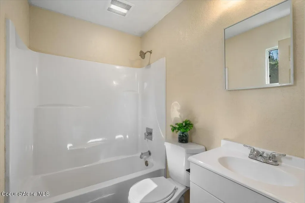817 Upland Drive Sandpoint ID 83864