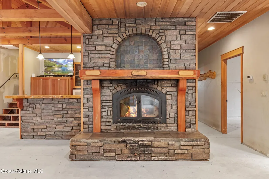 8405 Bottle Bay Road Sagle ID 83860