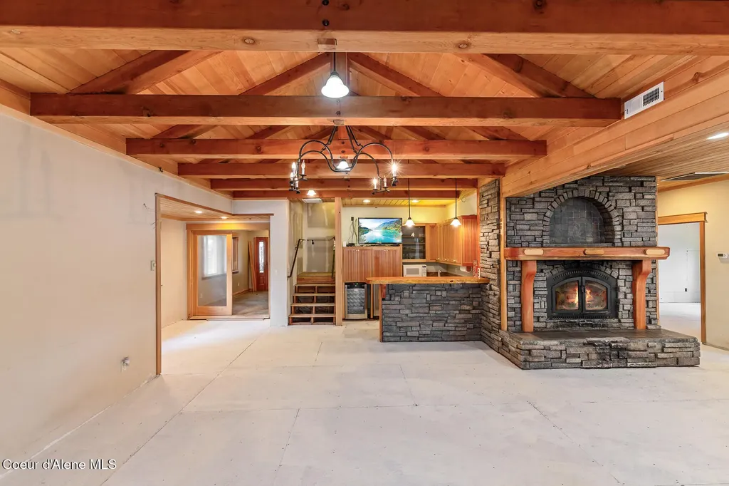 8405 Bottle Bay Road Sagle ID 83860