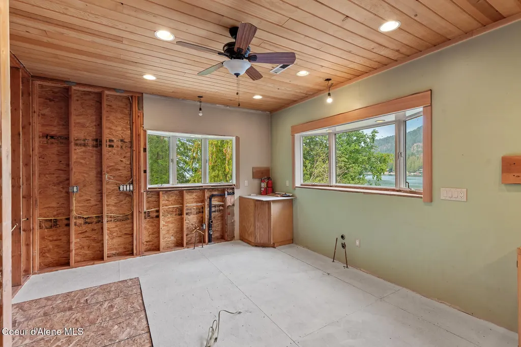 8405 Bottle Bay Road Sagle ID 83860