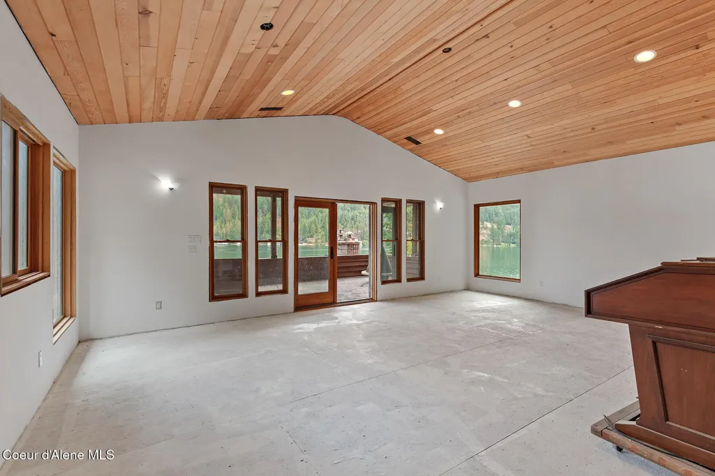 8405 Bottle Bay Road Sagle ID 83860