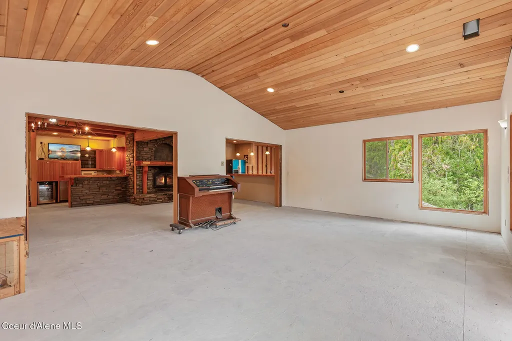 8405 Bottle Bay Road Sagle ID 83860