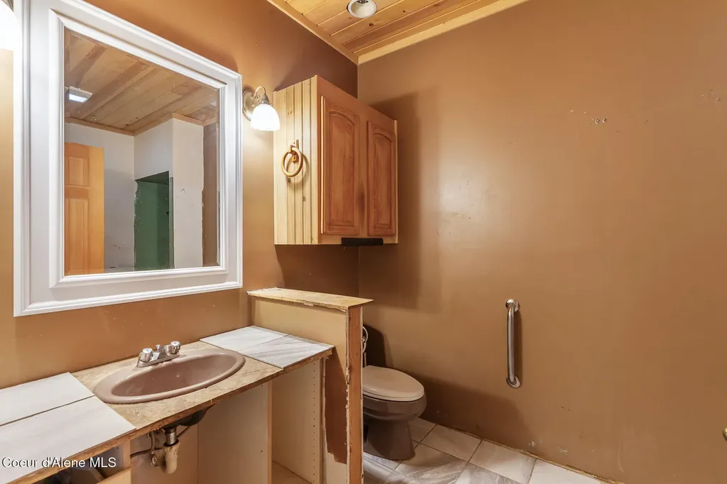 8405 Bottle Bay Road Sagle ID 83860