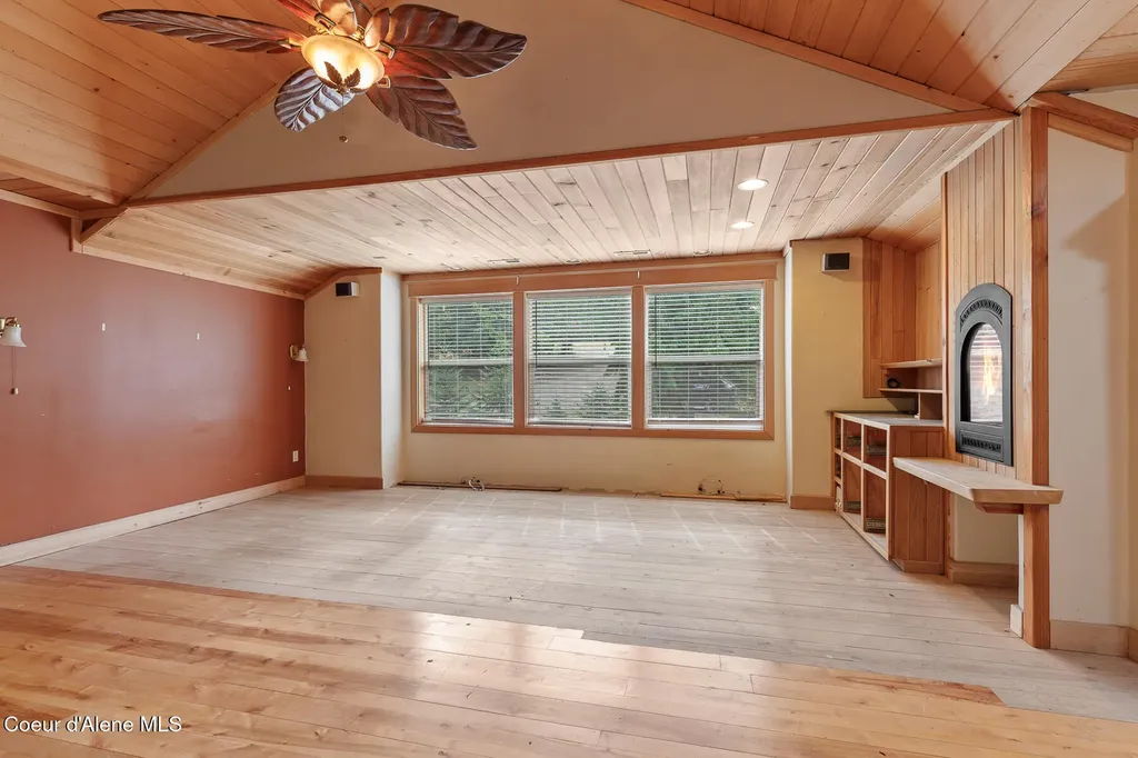 8405 Bottle Bay Road Sagle ID 83860