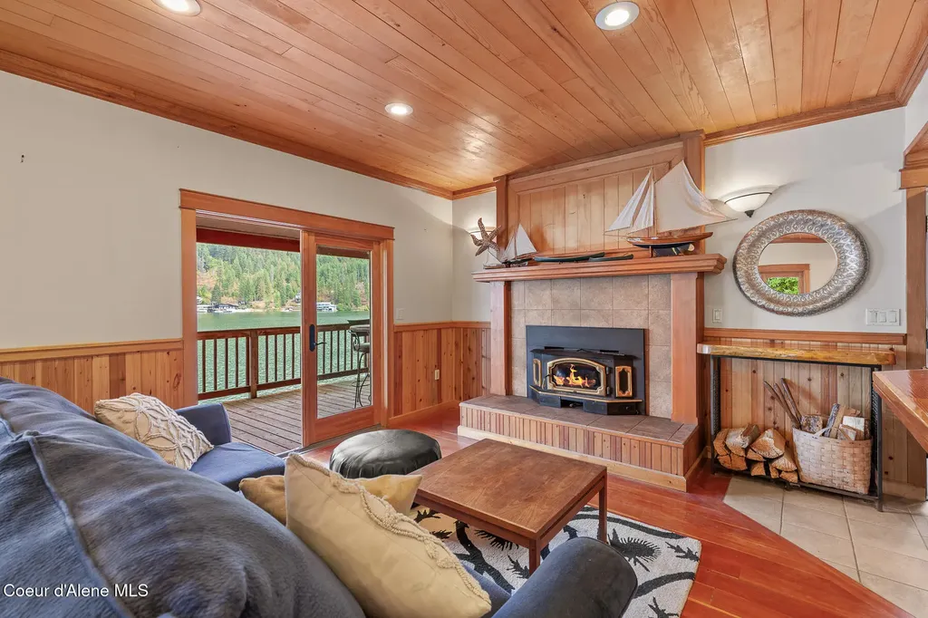 8405 Bottle Bay Road Sagle ID 83860