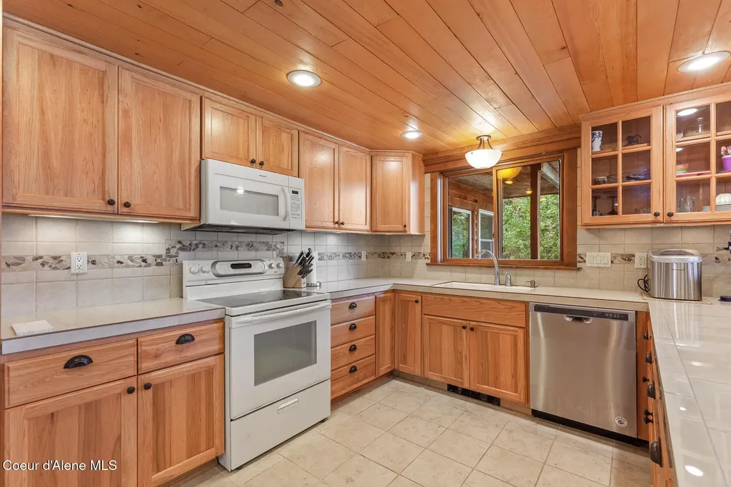 8405 Bottle Bay Road Sagle ID 83860