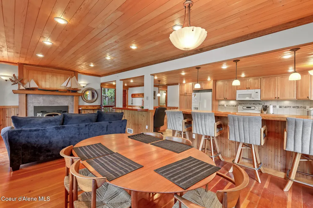8405 Bottle Bay Road Sagle ID 83860