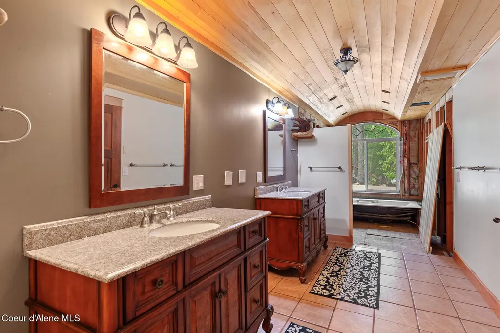 8405 Bottle Bay Road Sagle ID 83860