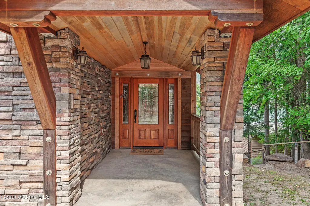 8405 Bottle Bay Road Sagle ID 83860