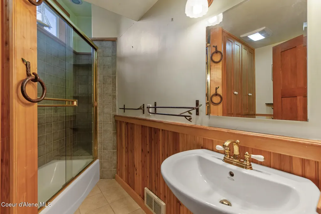 8405 Bottle Bay Road Sagle ID 83860