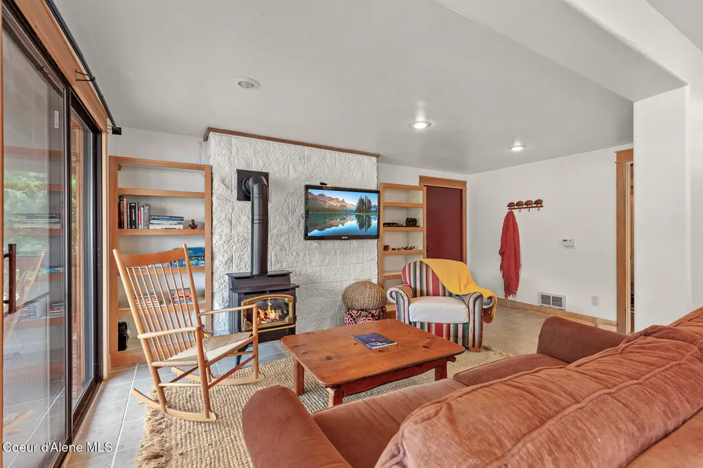8405 Bottle Bay Road Sagle ID 83860