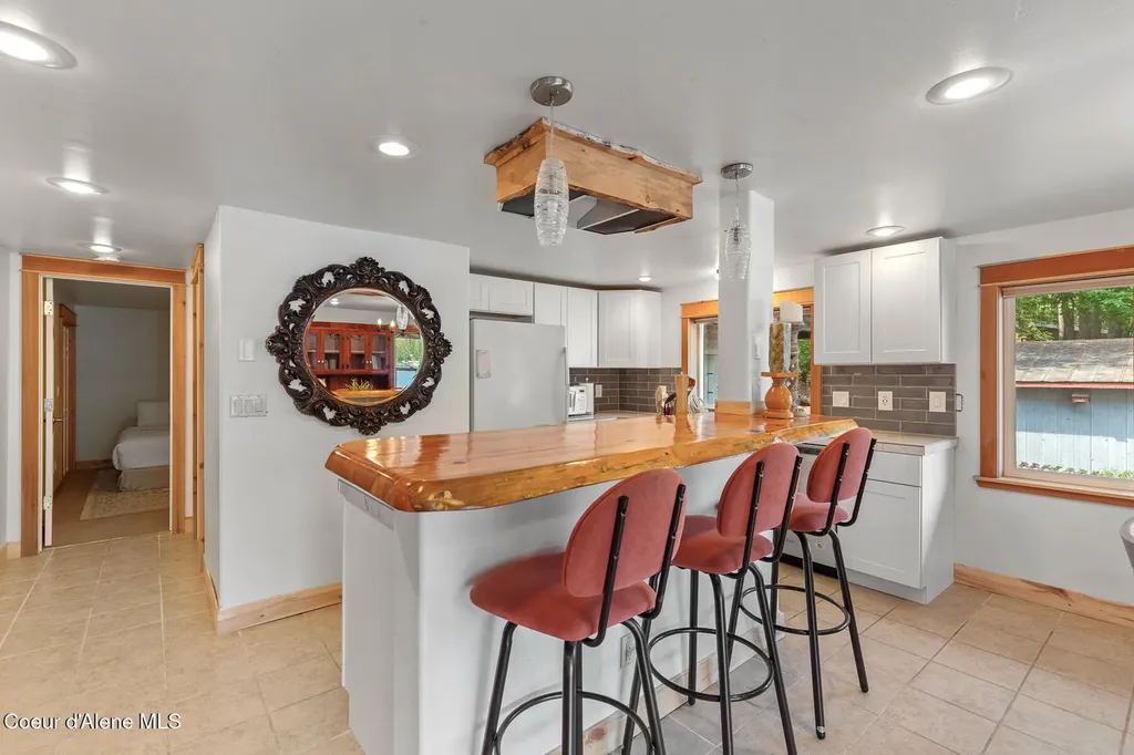 8405 Bottle Bay Road Sagle ID 83860