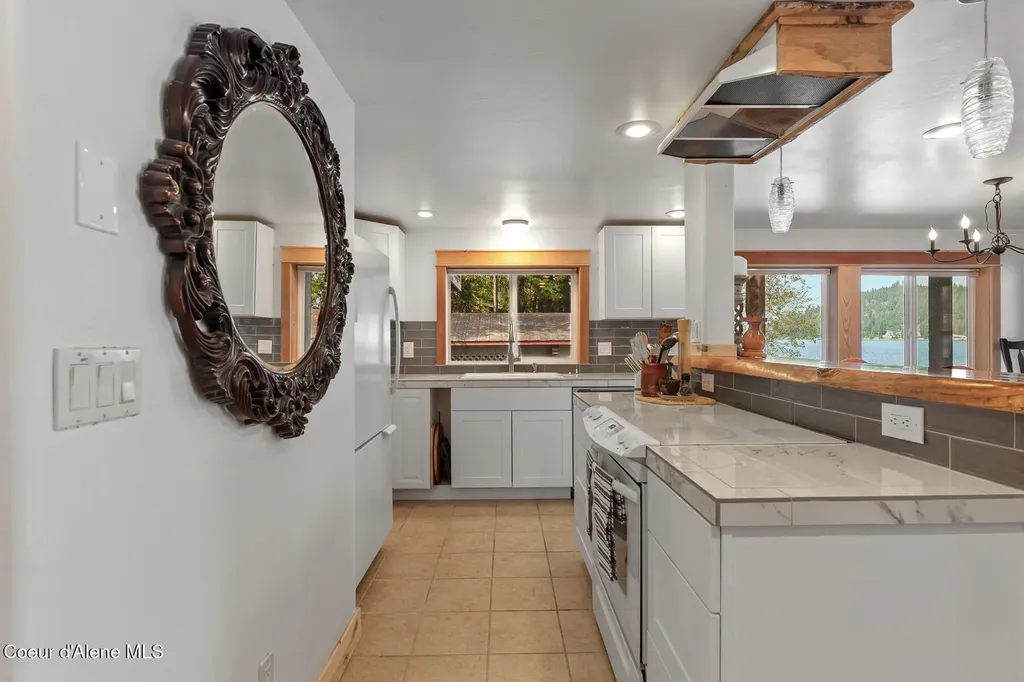 8405 Bottle Bay Road Sagle ID 83860