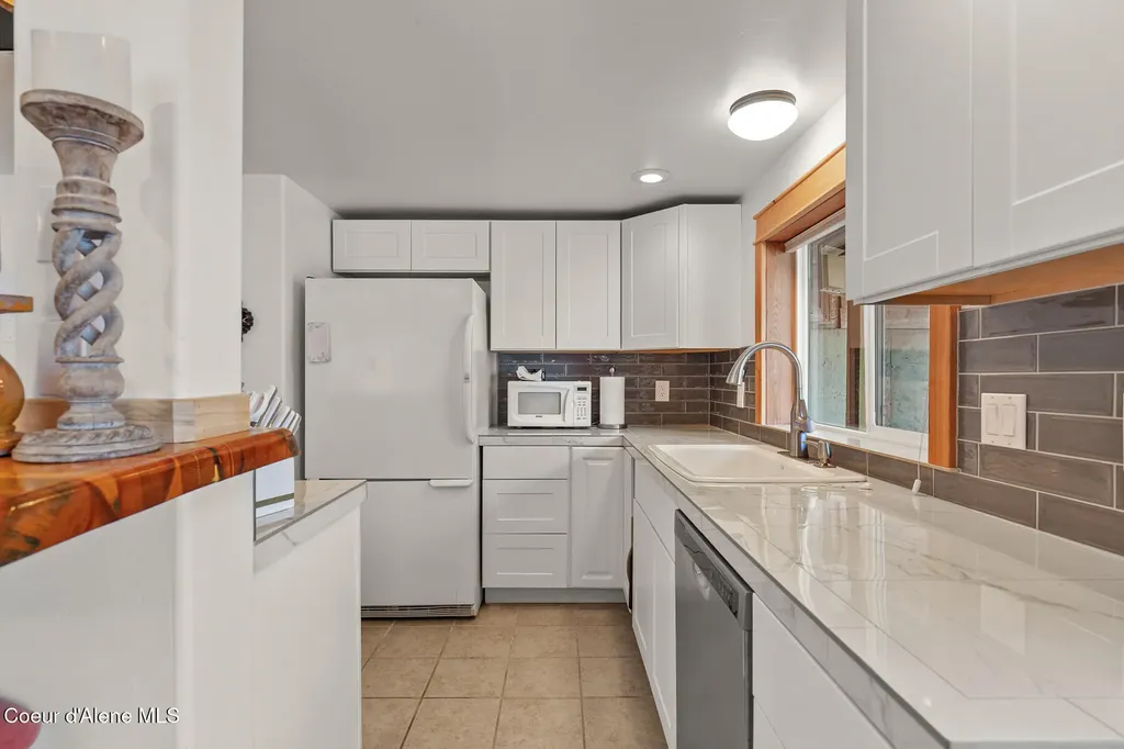 8405 Bottle Bay Road Sagle ID 83860
