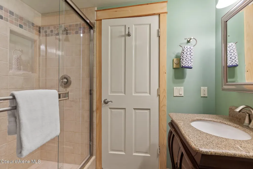 8405 Bottle Bay Road Sagle ID 83860