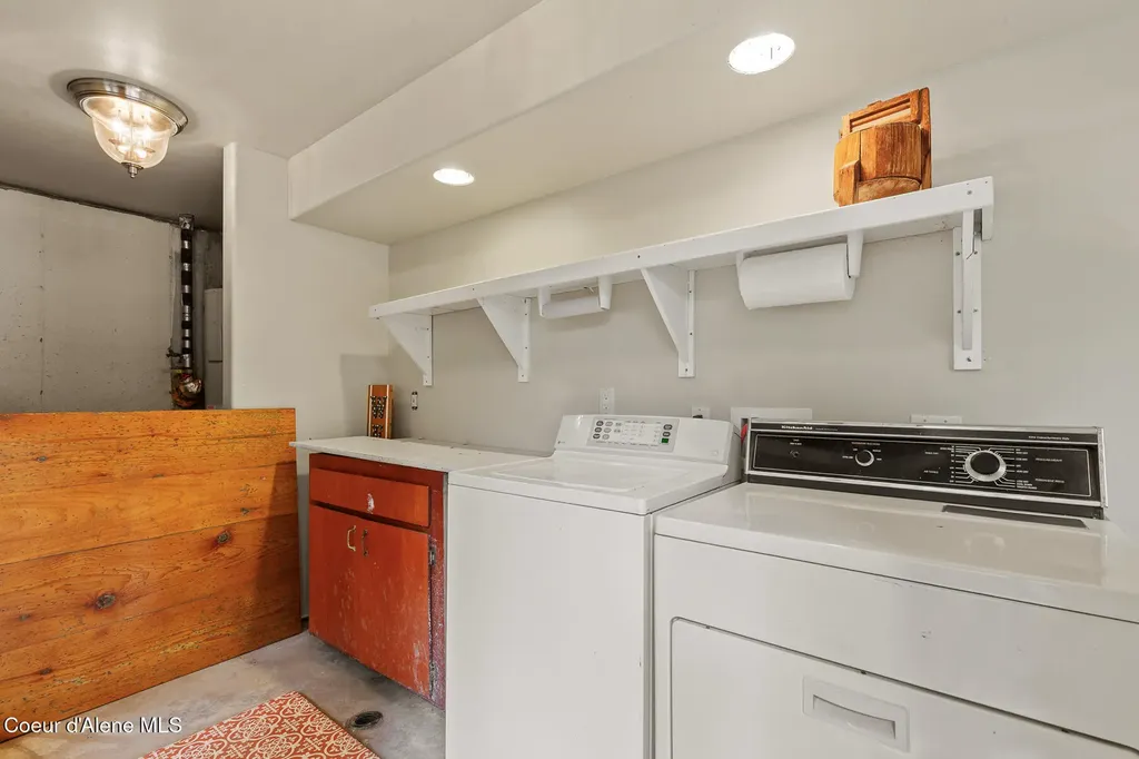 8405 Bottle Bay Road Sagle ID 83860