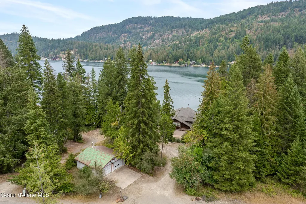 8405 Bottle Bay Road Sagle ID 83860