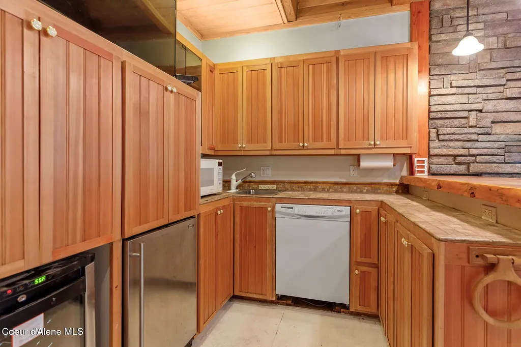 8405 Bottle Bay Road Sagle ID 83860