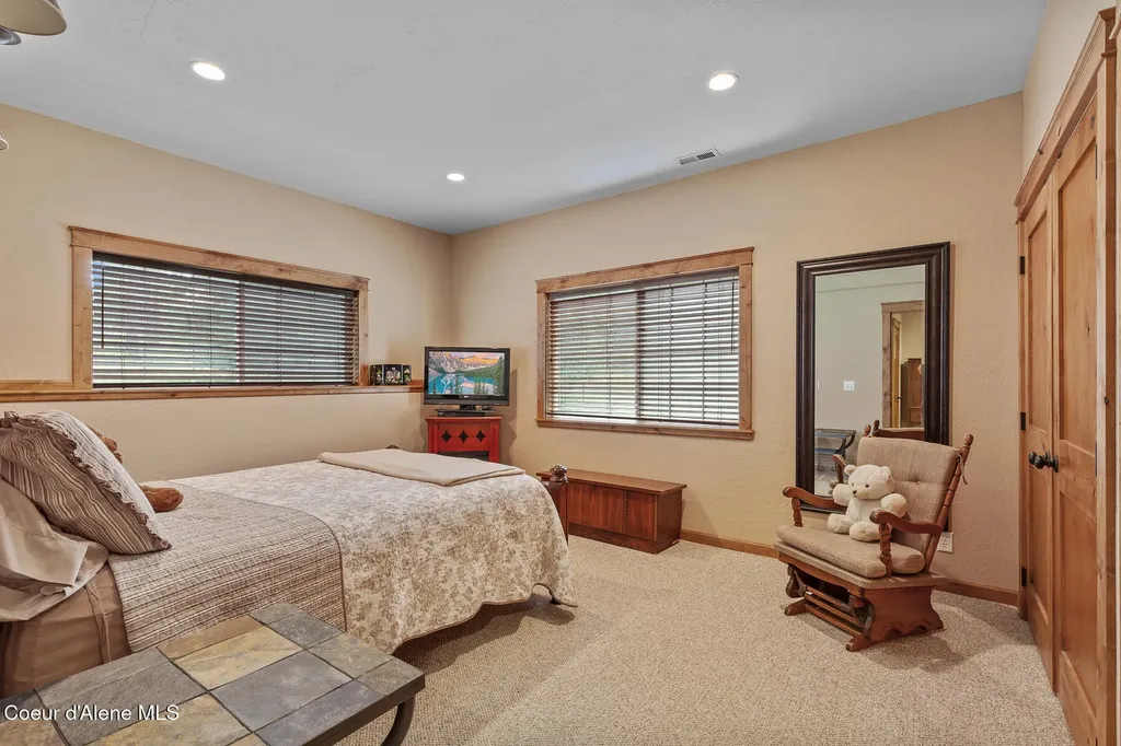 31083 N Riffle Spirit Lake ID 83869