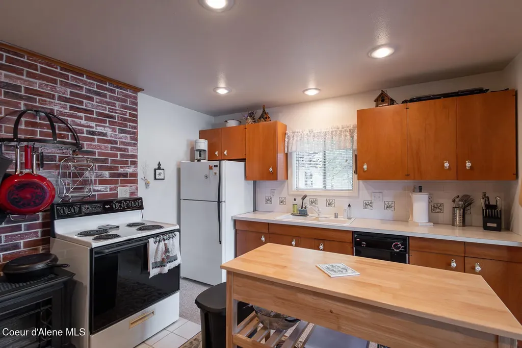 97 S Granite Bay Road Nordman ID 83848