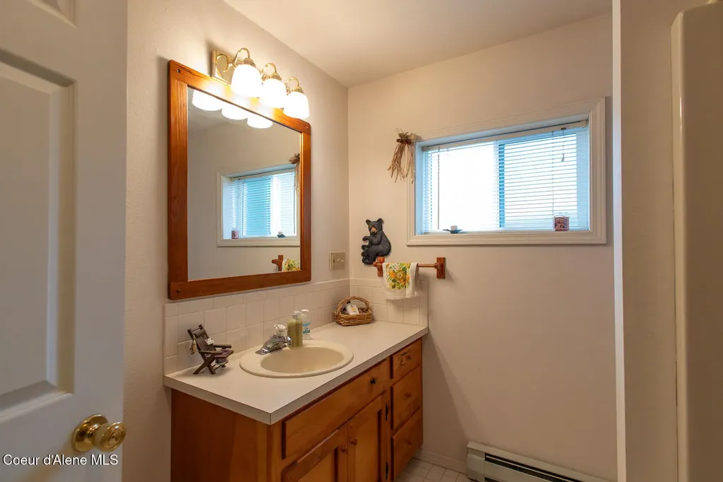 97 S Granite Bay Road Nordman ID 83848