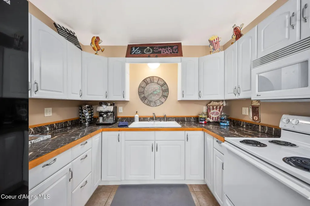 6918 E Garwood Road Hayden ID 83835