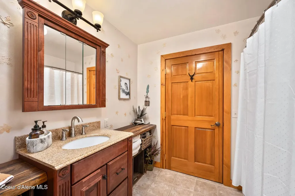 6918 E Garwood Road Hayden ID 83835