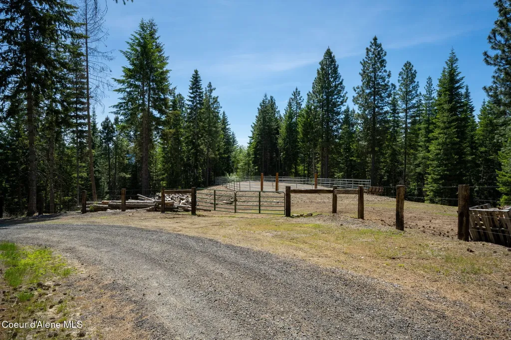 6918 E Garwood Road Hayden ID 83835