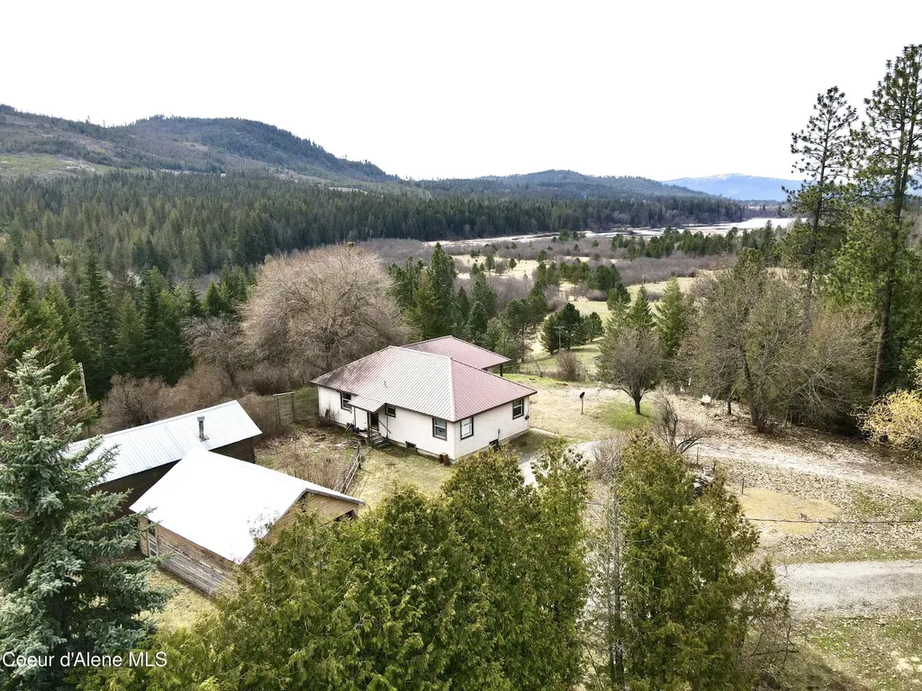 3216 Dufort Road Sagle ID 83860