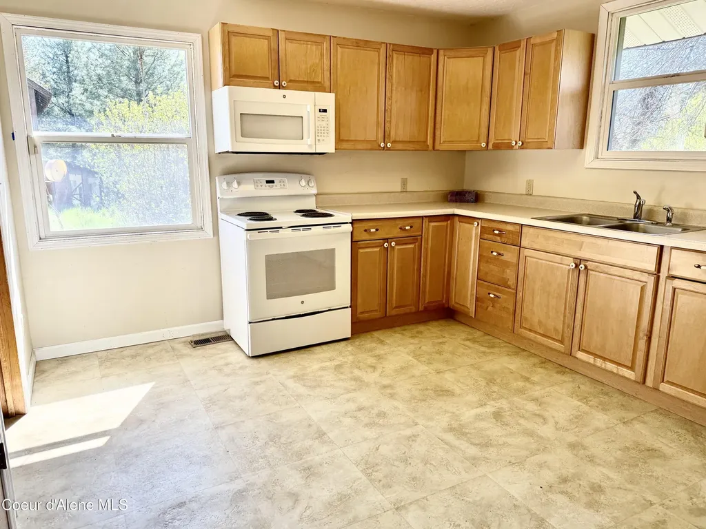 3216 Dufort Road Sagle ID 83860