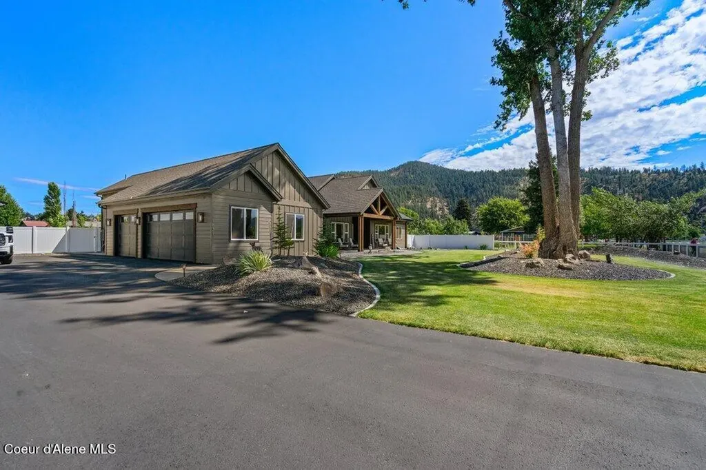 1831 E Dalton Avenue Dalton Gardens ID 83815