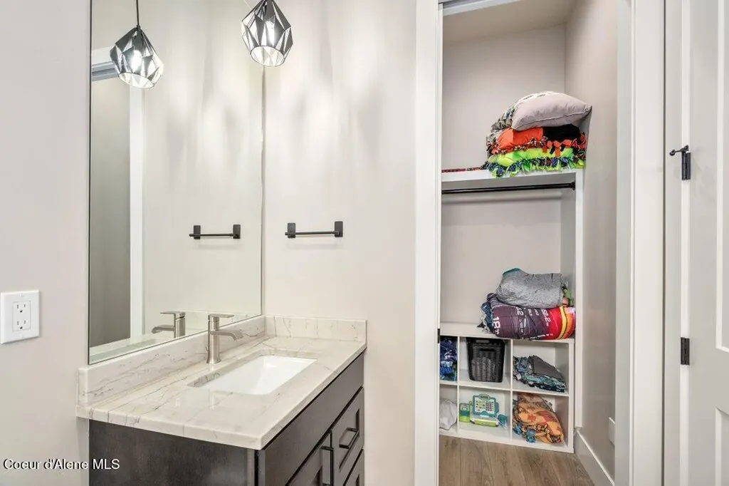 1831 E Dalton Avenue Dalton Gardens ID 83815