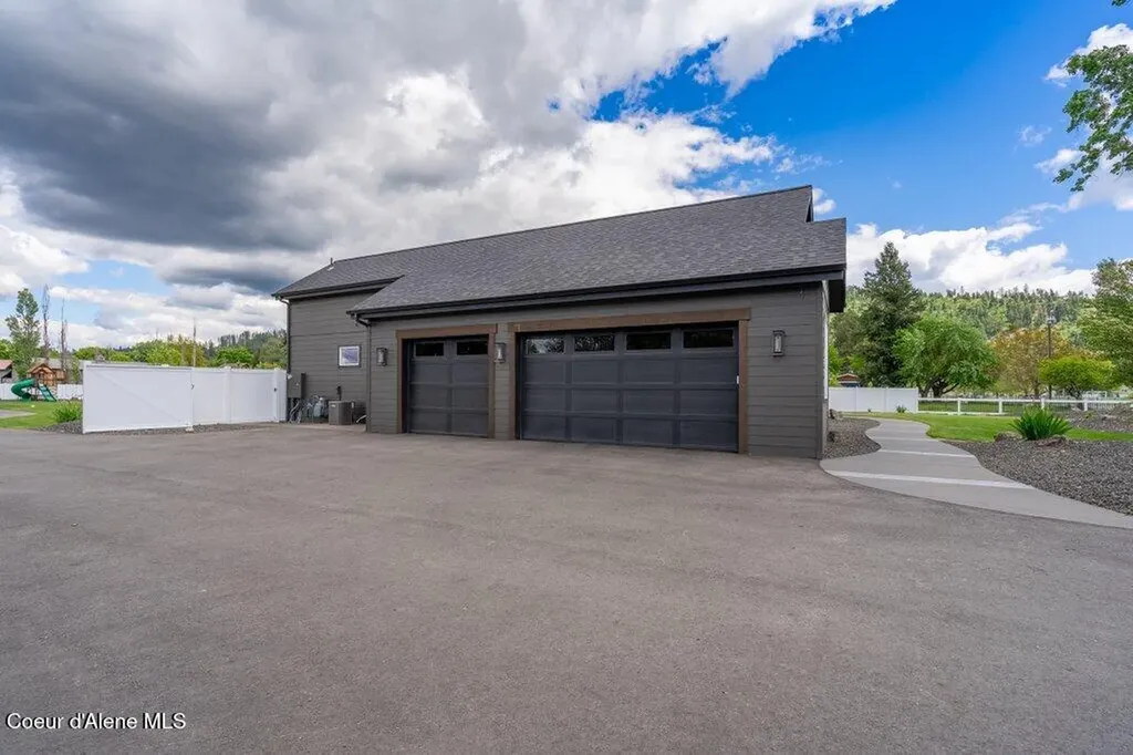 1831 E Dalton Avenue Dalton Gardens ID 83815