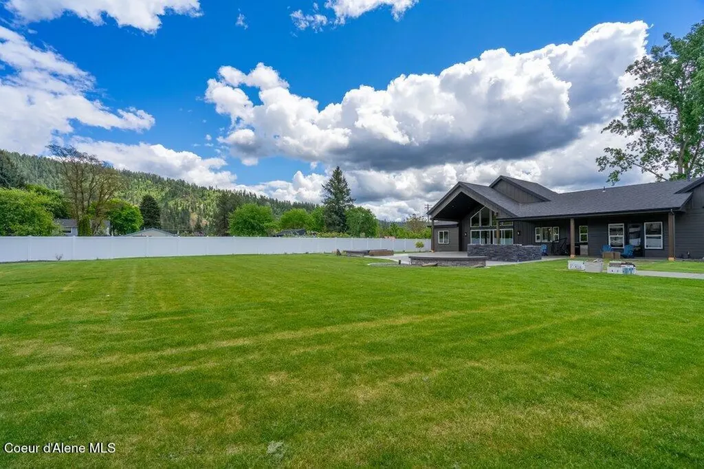 1831 E Dalton Avenue Dalton Gardens ID 83815