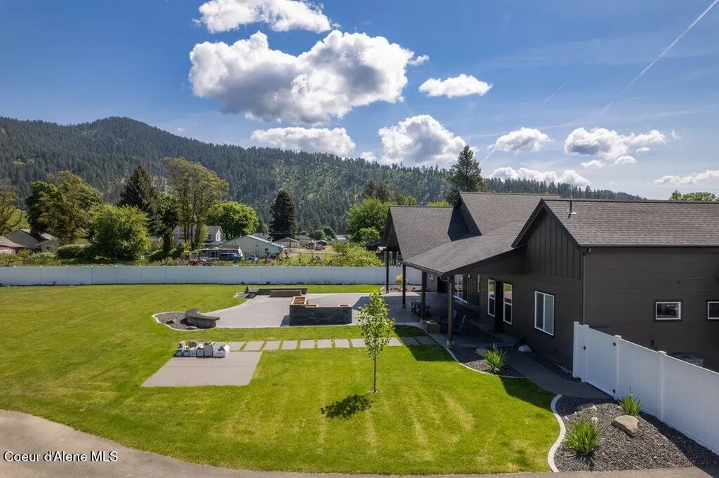 1831 E Dalton Avenue Dalton Gardens ID 83815