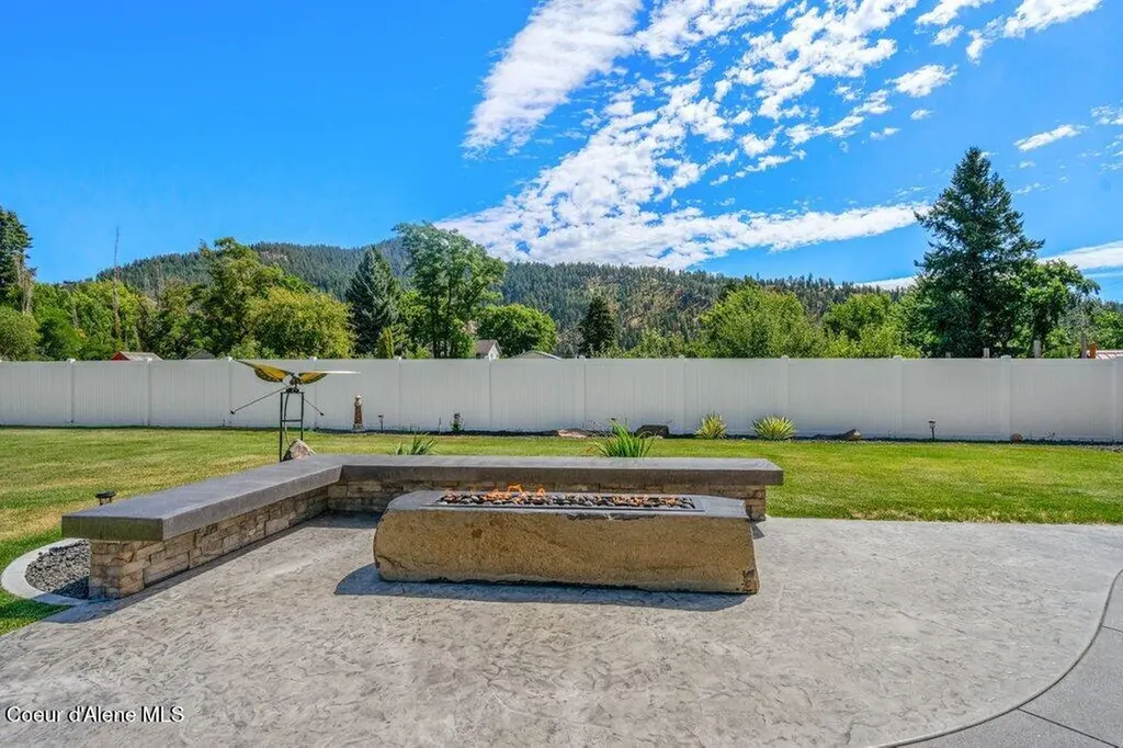 1831 E Dalton Avenue Dalton Gardens ID 83815