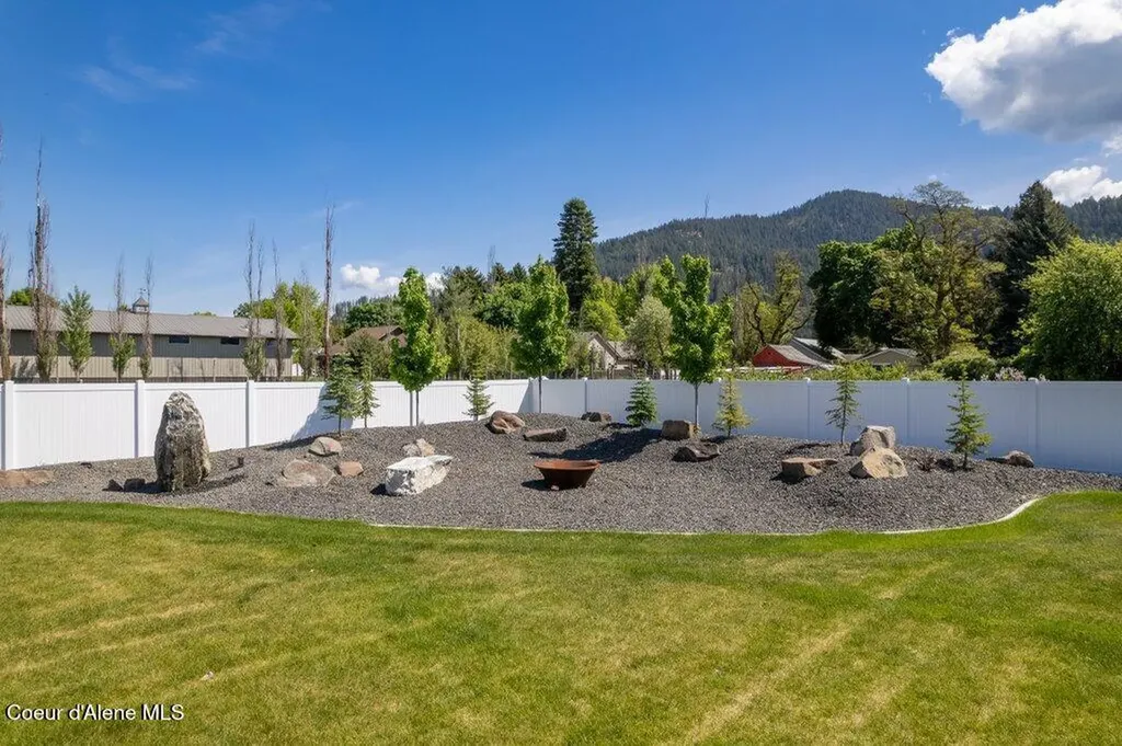 1831 E Dalton Avenue Dalton Gardens ID 83815