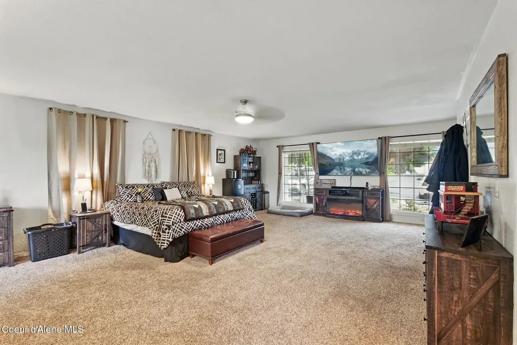 291 Comeback Bay Lane Sagle ID 83860