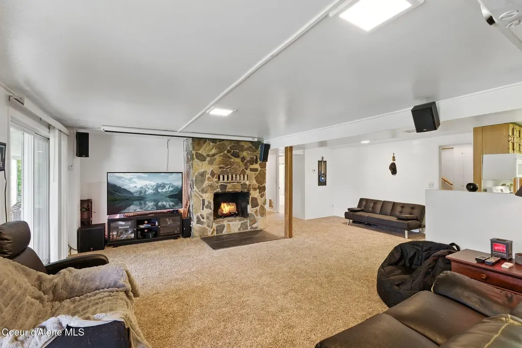 291 Comeback Bay Lane Sagle ID 83860