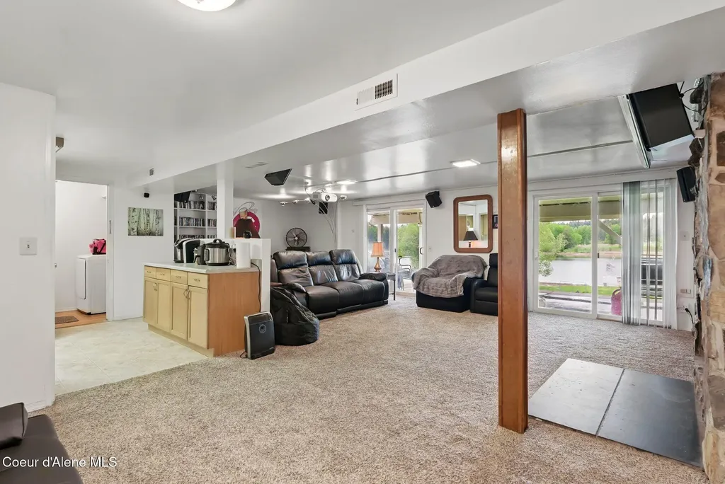 291 Comeback Bay Lane Sagle ID 83860