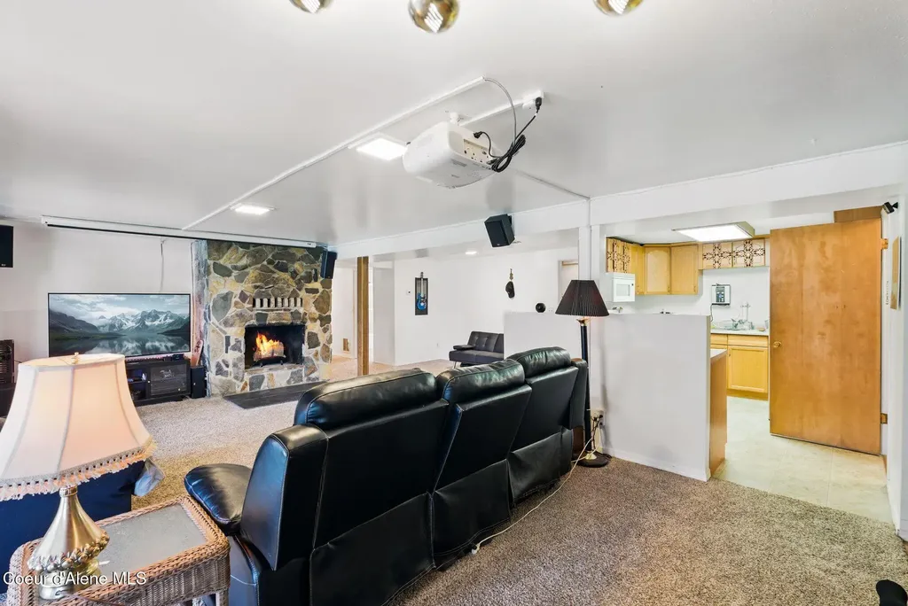291 Comeback Bay Lane Sagle ID 83860
