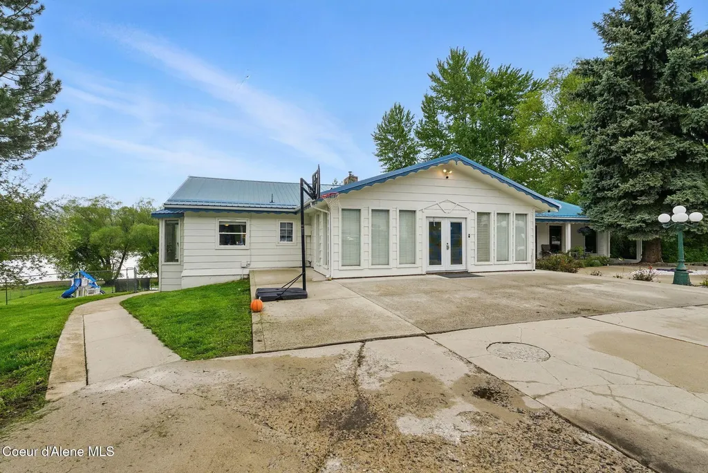 291 Comeback Bay Lane Sagle ID 83860
