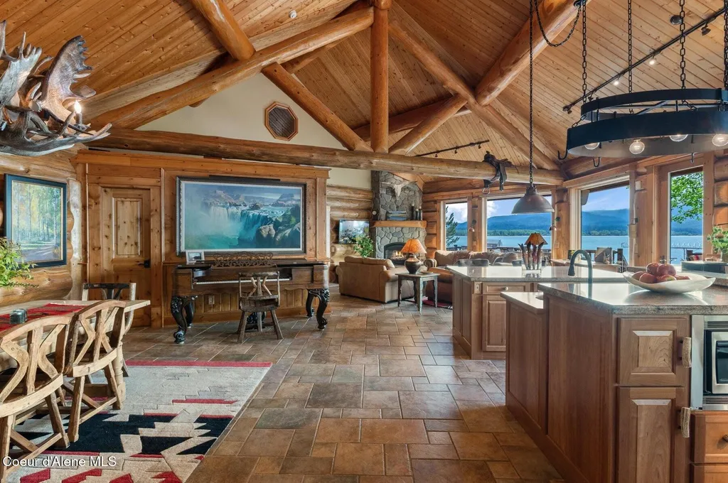 271 W Shore Lane Sandpoint ID 83864