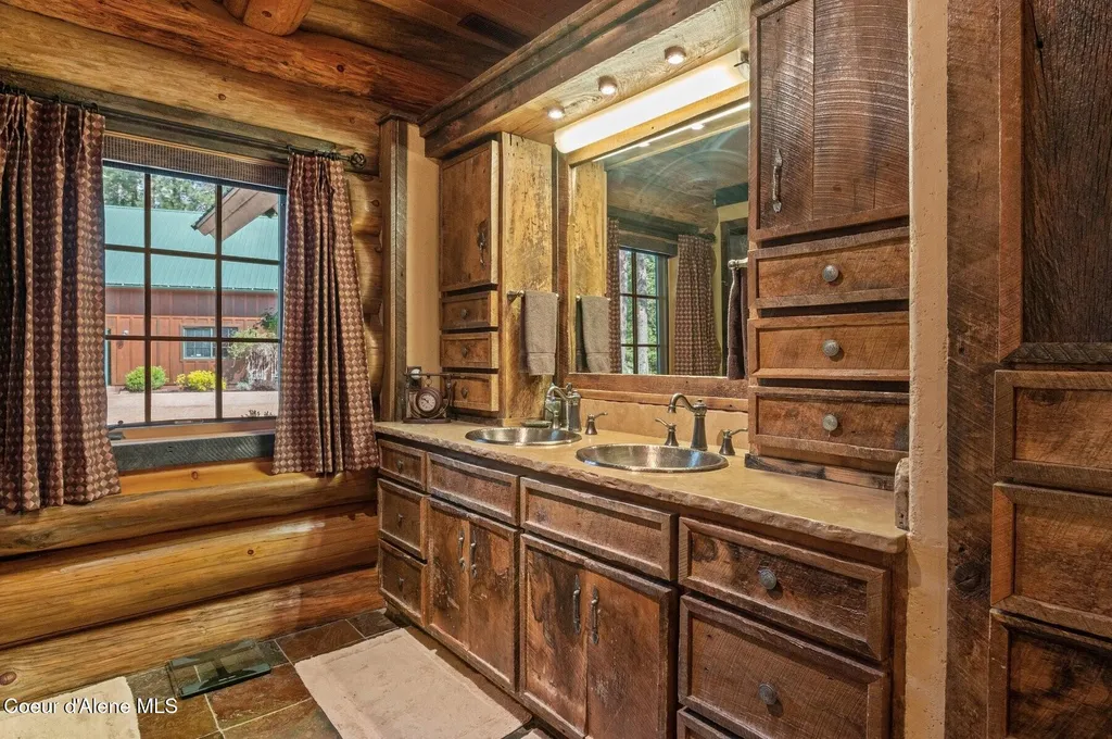 271 W Shore Lane Sandpoint ID 83864