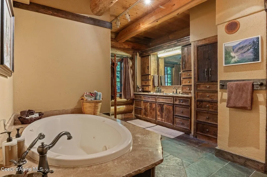 271 W Shore Lane Sandpoint ID 83864