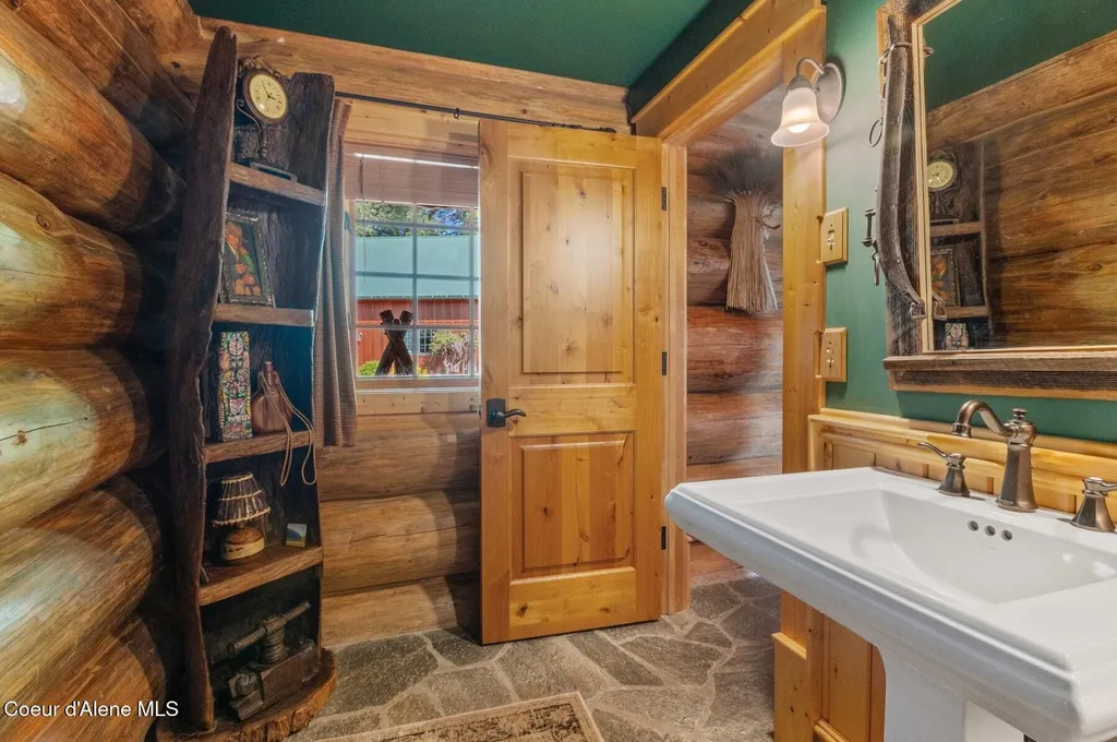 271 W Shore Lane Sandpoint ID 83864