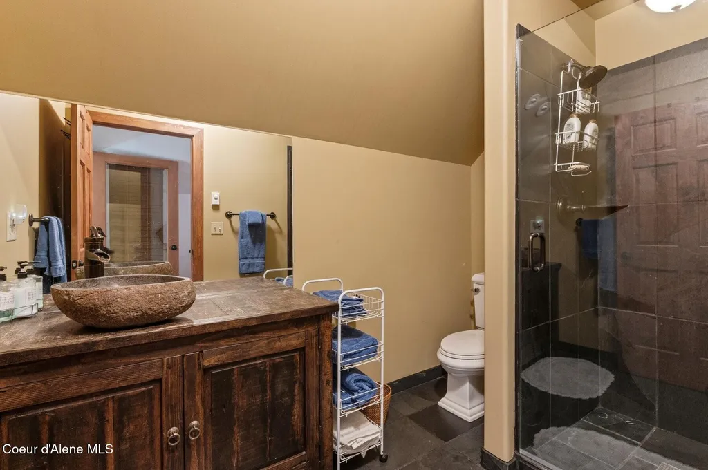 271 W Shore Lane Sandpoint ID 83864