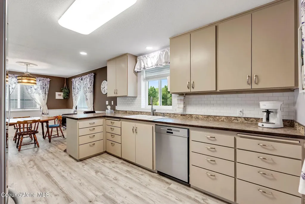 315 Wildberry Lane Sagle ID 83860