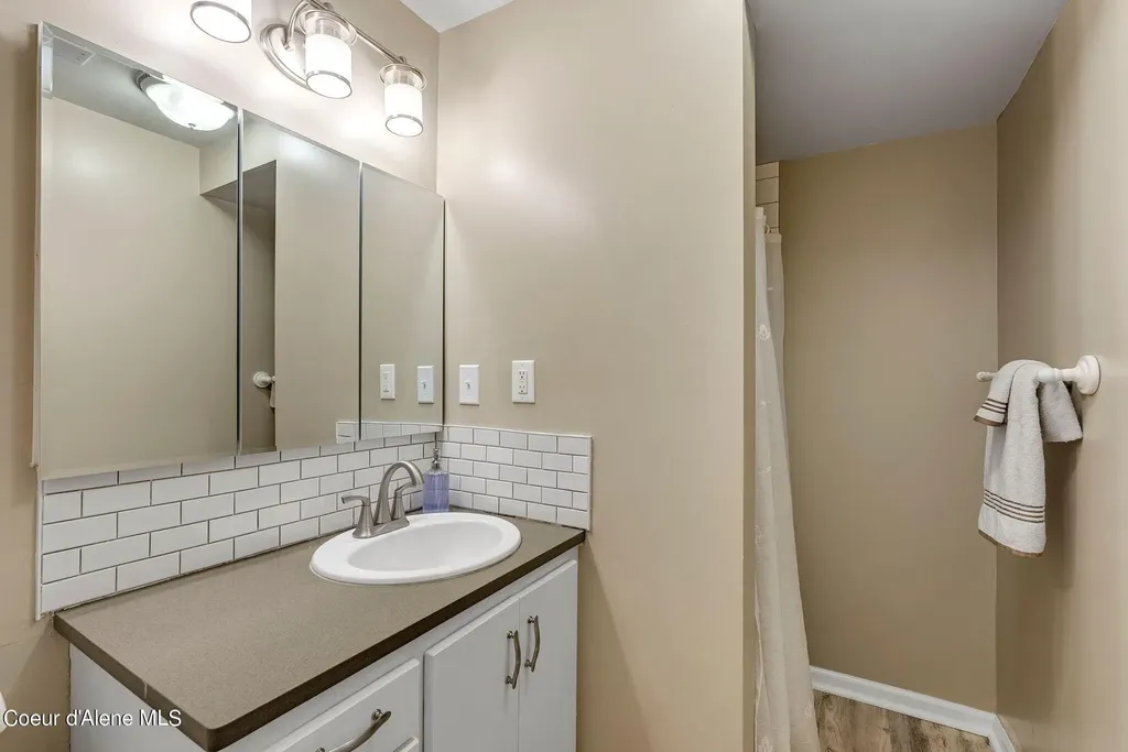 315 Wildberry Lane Sagle ID 83860